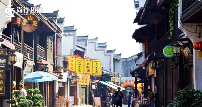 克洛伊强吻蒋翼被撞破，黄瀛子吃醋丁也受牵连，蒋翼追妻火葬场