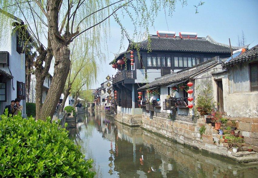 美国伊利诺伊州两处住宅发生枪击案 致多人身亡
